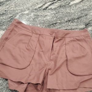 Woman's Lululemon 3in shorts pink